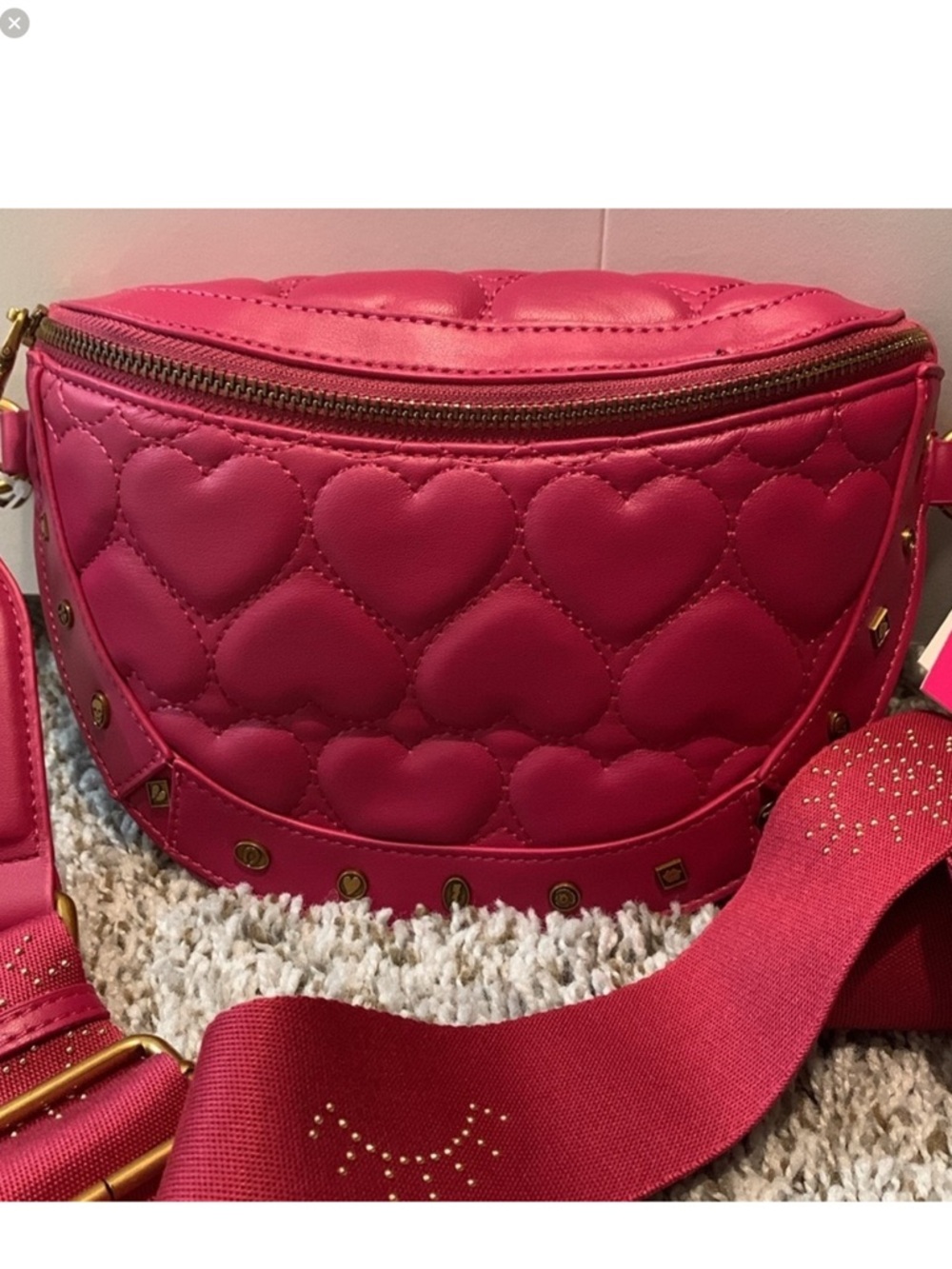 🕊️Betsey Johnson Icon Hearts Sling Bag - Picture 3 of 10